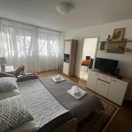 Jase Apartment Split