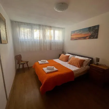 Jase Apartment Split